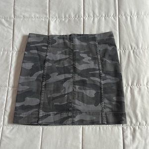 Camo mini skirt